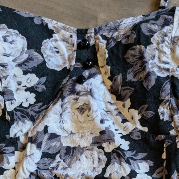 Suzy Shier Black & White Floral Spaghetti Strap Tank Top - Picture 3 of 7